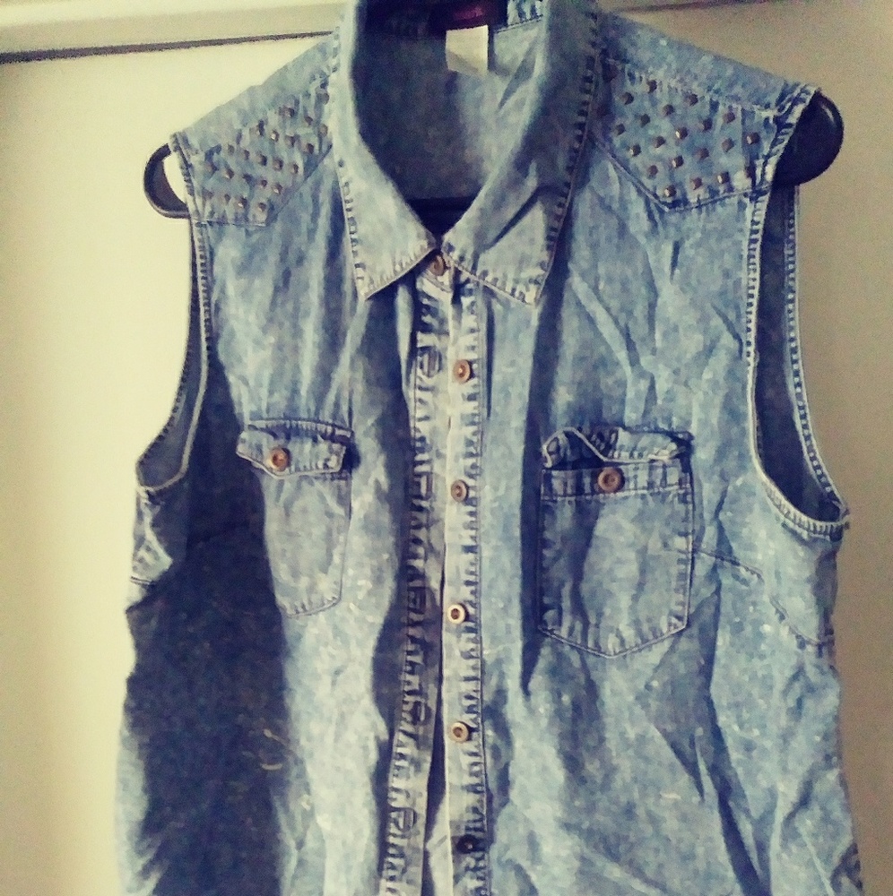 No sleeve button down jean colored blouse